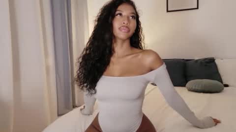 Snapshot of iamcrystal2 chatting on 09/18/25, 10:56 Crystal online show from 09/18/25, 10:56