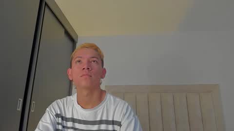 Snapshot of iamjulian_ chatting on 11/07/25, 11:10 Juliiiiian online show from 11/07/25, 11:10