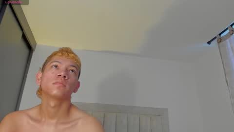 Snapshot of iamjulian_ chatting on 11/08/25, 11:32 Juliiiiian online show from 11/08/25, 11:32