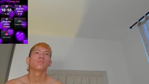 Snapshot of iamjulian_ chatting on 11/09/25, 11:19 Juliiiiian online show from 11/09/25, 11:19