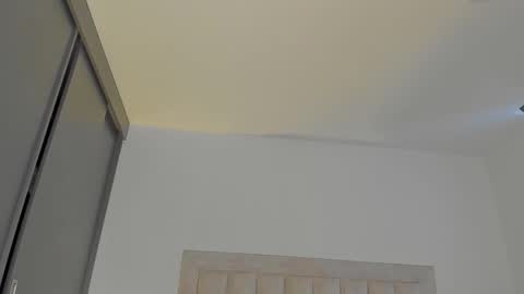 Snapshot of iamjulian_ chatting on 11/25/25, 11:54 Juliiiiian online show from 11/25/25, 11:54