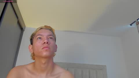 Snapshot of iamjulian_ chatting on 11/27/25, 11:56 Juliiiiian online show from 11/27/25, 11:56