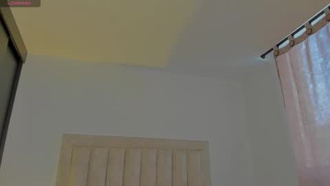 Snapshot of iamjulian_ chatting on 11/28/25, 11:57 Juliiiiian online show from 11/28/25, 11:57