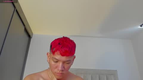 Snapshot of iamjulian_ chatting on 11/29/25, 12:08 Juliiiiian online show from 11/29/25, 12:08