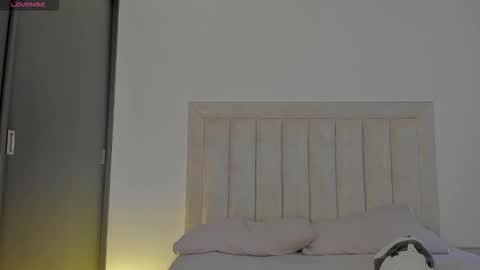 Snapshot of iamjulian_ chatting on 12/03/25, 12:03 Juliiiiian online show from 12/03/25, 12:03