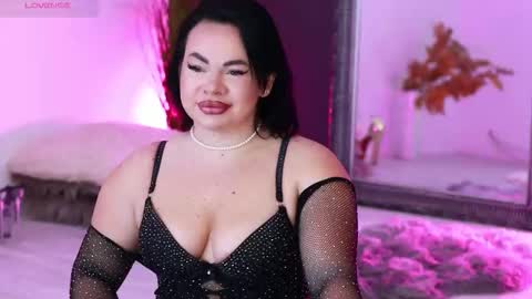 Snapshot of iamlila chatting on 10/19/25, 04:18 Lila online show from 10/19/25, 04:18