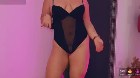 Snapshot of iamlila chatting on 11/18/25, 05:28 Lila online show from 11/18/25, 05:28