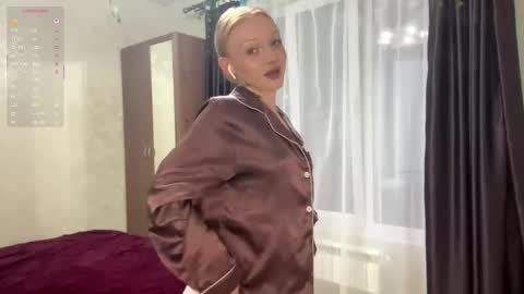 Lylu online show from 10/28/25, 04:05