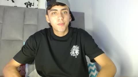 Snapshot of iammaik chatting on 11/17/25, 01:44 iammaik online show from 11/17/25, 01:44