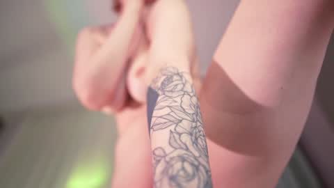 Nina  online show from 12/21/24, 09:15