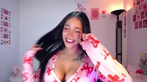 Snapshot of iamroxanne chatting on 06/21/26, 03:53 Camila online show from 06/21/26, 03:53