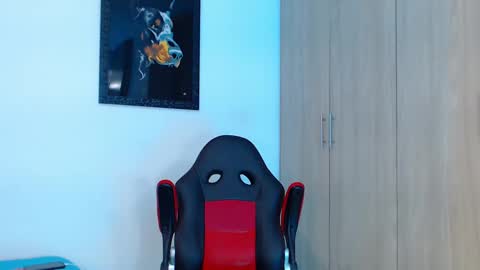 I A N -- H A M M E R online show from 02/12/25, 09:54