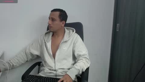 Snapshot of ian_taylor_xxx chatting on 01/27/25, 02:10 ian_taylor_xxx online show from 01/27/25, 02:10