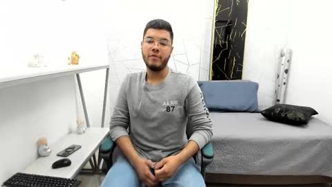 Snapshot of ian_tomson chatting on 11/03/25, 03:41 online show from 11/03/25, 03:41