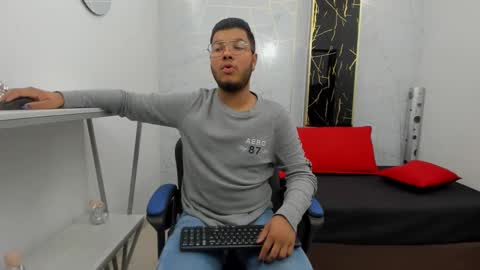 Snapshot of ian_tomson chatting on 11/07/25, 03:17 online show from 11/07/25, 03:17