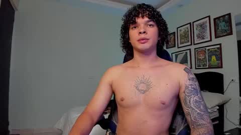 Snapshot of ian_versace chatting on 03/26/26, 04:40 Andres online show from 03/26/26, 04:40