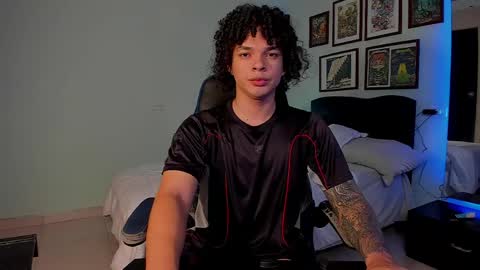 Snapshot of ian_versace chatting on 03/30/26, 04:02 Andres online show from 03/30/26, 04:02