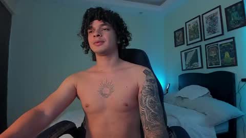 Snapshot of ian_versace chatting on 04/11/26, 11:20 Andres online show from 04/11/26, 11:20
