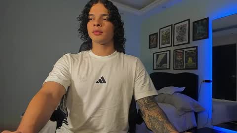 Snapshot of ian_versace chatting on 04/19/26, 11:18 Andres online show from 04/19/26, 11:18