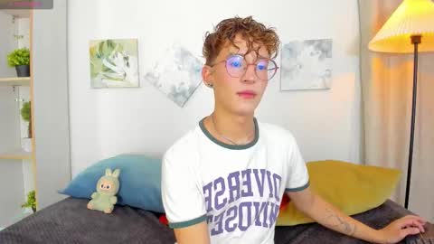 ian  online show from 11/11/25, 03:06