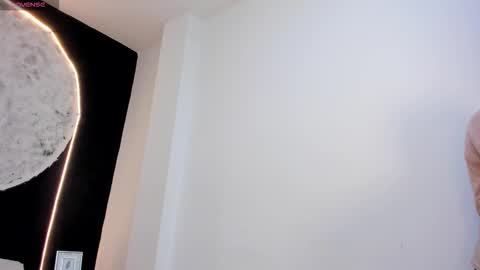 ian online show from 10/21/25, 08:31