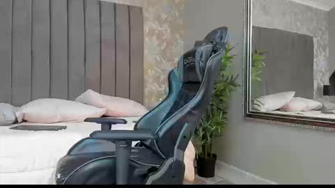 Ian White online show from 09/09/25, 08:08