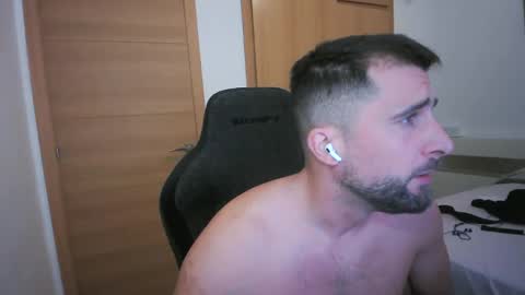 Snapshot of iberian_macho chatting on 10/27/25, 01:59 iberian_macho online show from 10/27/25, 01:59