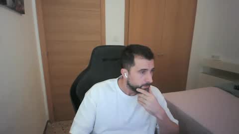 Snapshot of iberian_macho chatting on 11/14/25, 08:57 iberian_macho online show from 11/14/25, 08:57