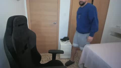 Snapshot of iberian_macho chatting on 11/15/25, 09:06 iberian_macho online show from 11/15/25, 09:06