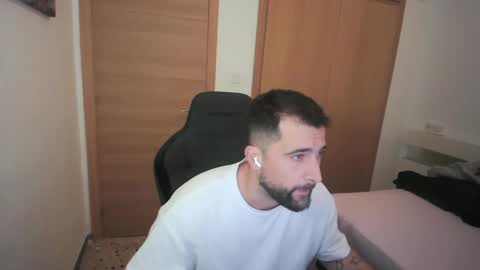 Snapshot of iberian_macho chatting on 11/20/25, 02:28 iberian_macho online show from 11/20/25, 02:28