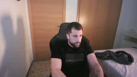 Snapshot of iberian_macho chatting on 11/29/25, 02:53 iberian_macho online show from 11/29/25, 02:53