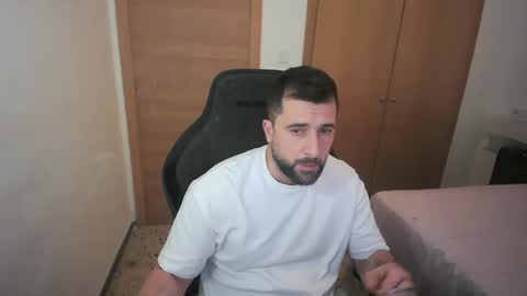 Snapshot of iberian_macho chatting on 12/15/25, 10:08 iberian_macho online show from 12/15/25, 10:08