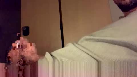 Snapshot of ice_o_later98 chatting on 12/16/25, 01:43 ice_o_later98 online show from 12/16/25, 01:43