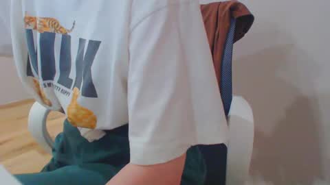 Snapshot of icebaby16 chatting on 02/25/25, 01:06 Ice online show from 02/25/25, 01:06