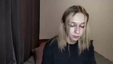 Snapshot of icebenz chatting on 11/25/25, 01:55 Jade online show from 11/25/25, 01:55