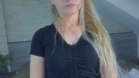 Snapshot of icebluebabe chatting on 06/11/26, 02:53 Ice Blue online show from 06/11/26, 02:53
