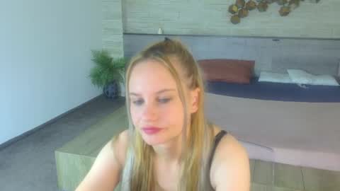 Snapshot of icebluebabe chatting on 06/11/26, 07:56 Ice Blue online show from 06/11/26, 07:56