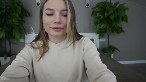 Danielle online show from 01/16/25, 01:58