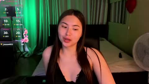 Snapshot of iceicebabe_ chatting on 06/14/26, 01:25 Aiza online show from 06/14/26, 01:25