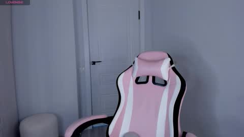 Hitomi   online show from 10/02/25, 09:55