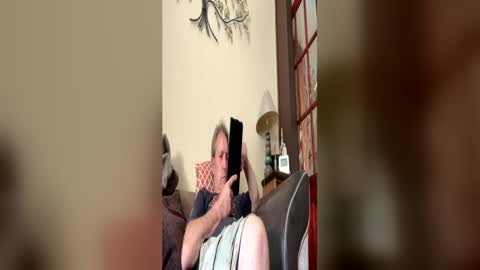 Snapshot of icums4u chatting on 06/22/26, 01:30 icums4u online show from 06/22/26, 01:30
