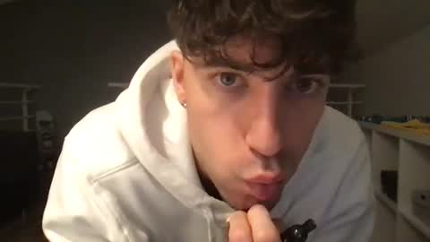 Snapshot of icyninesix chatting on 12/19/24, 02:12 icyninesix online show from 12/19/24, 02:12