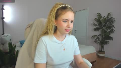 Snapshot of ida_lewiss chatting on 02/18/26, 02:07 Ida online show from 02/18/26, 02:07