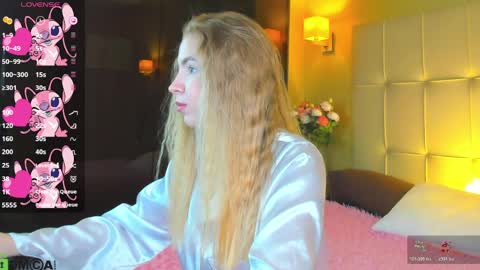 Snapshot of ida_lewiss chatting on 04/06/26, 01:03 Ida online show from 04/06/26, 01:03