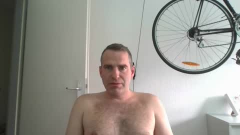 Snapshot of idontknowwhy1 chatting on 11/04/25, 09:52 idontknowwhy1 online show from 11/04/25, 09:52