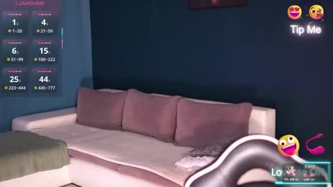 Snapshot of idontlikeguccibelts chatting on 11/13/25, 03:55 Little Flower online show from 11/13/25, 03:55