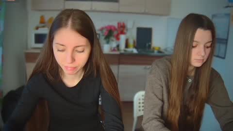 Julia and Mira online show from 02/03/25, 01:08