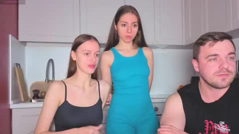 Julia and Mira online show from 11/02/25, 09:00