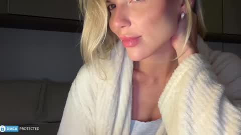 Snapshot of iiivy_ chatting on 10/27/25, 11:09 Ivy online show from 10/27/25, 11:09