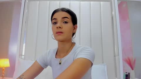 iisabella_hot02 online show from 10/01/25, 12:33